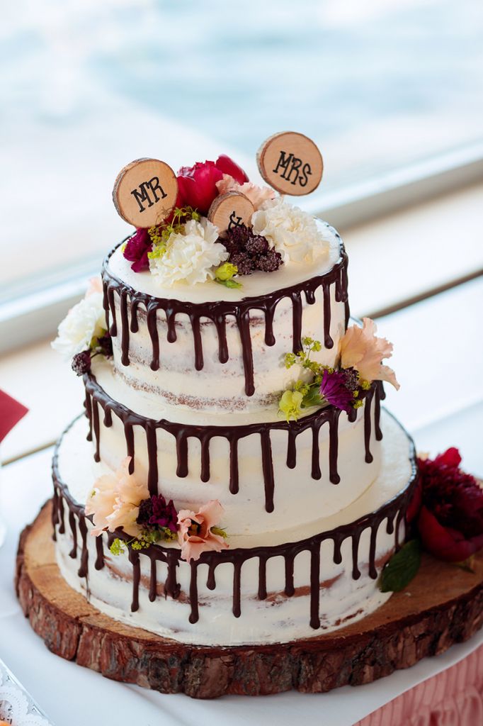 Hochzeitstorte von der Tortenmanufaktur Brahmstaedts in Potsdam - unser Tipp lautet: statt Mitternachtstorte lieber Torte zum Desser 