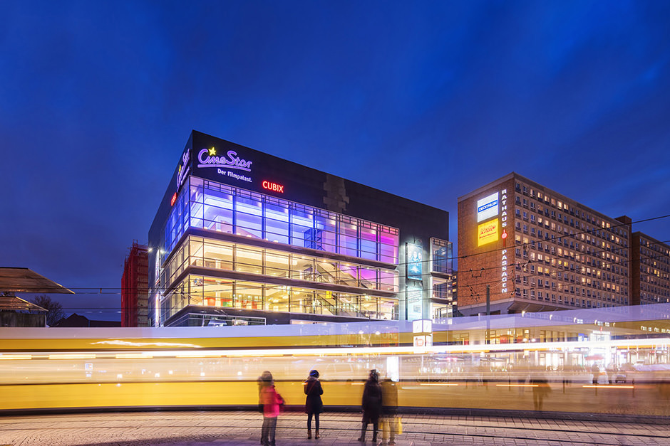 Architekturfoto zur Blauen Stunde Architekturfoto zur Blauen Stunde am Alexanderplatz in Berlin