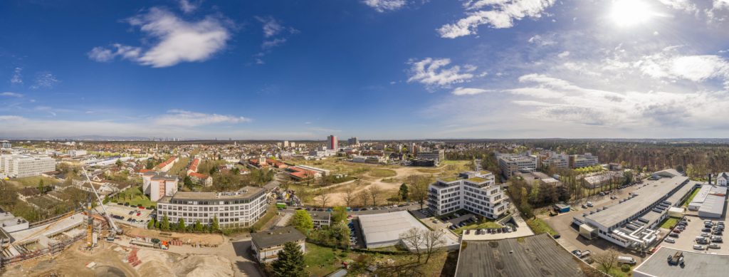 Panoramafoto mit Drohne von einem Grundstück bei Frankfurt