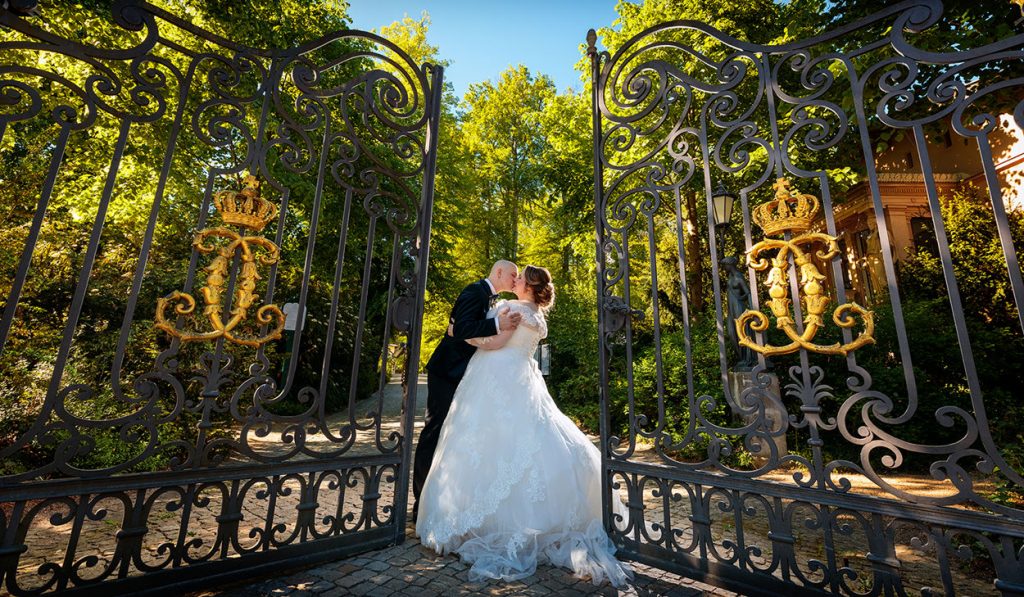 Das Brautpaar im Park vom Jagdschloss Glienicke
