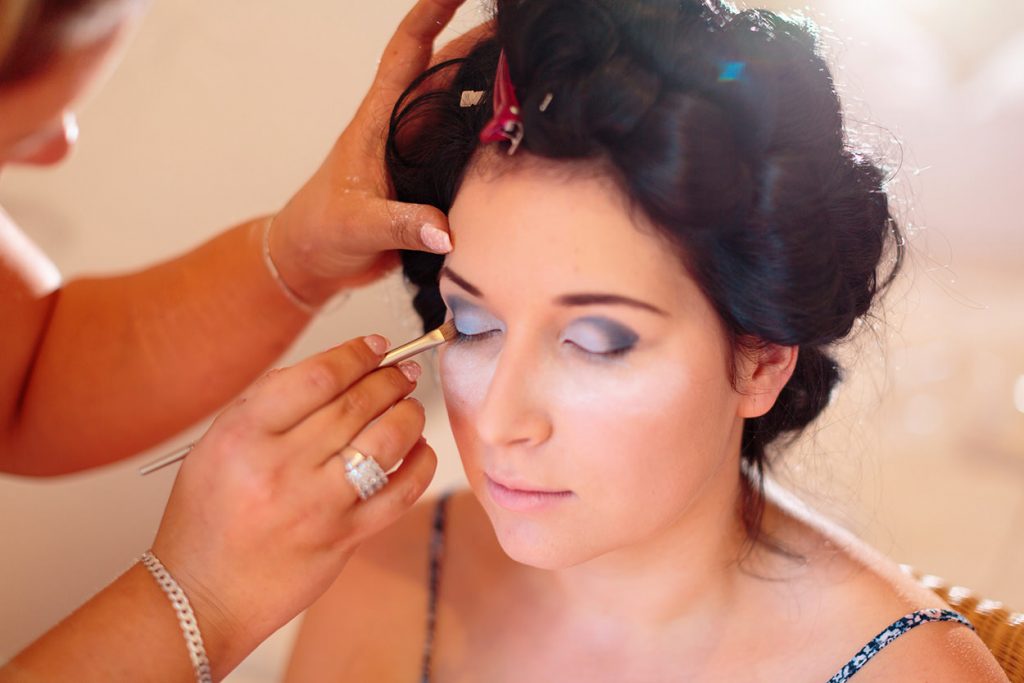 Vorbereitung der Braut am Hochzeitstag