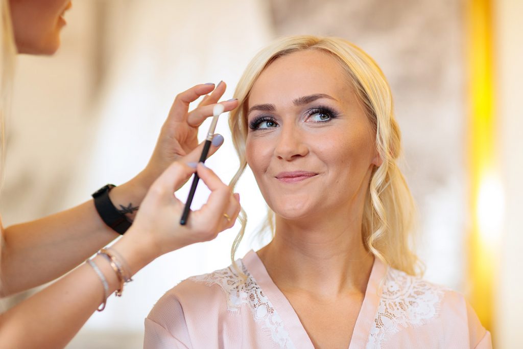 Die Braut wird im NH Hotel Potsdam gestyled