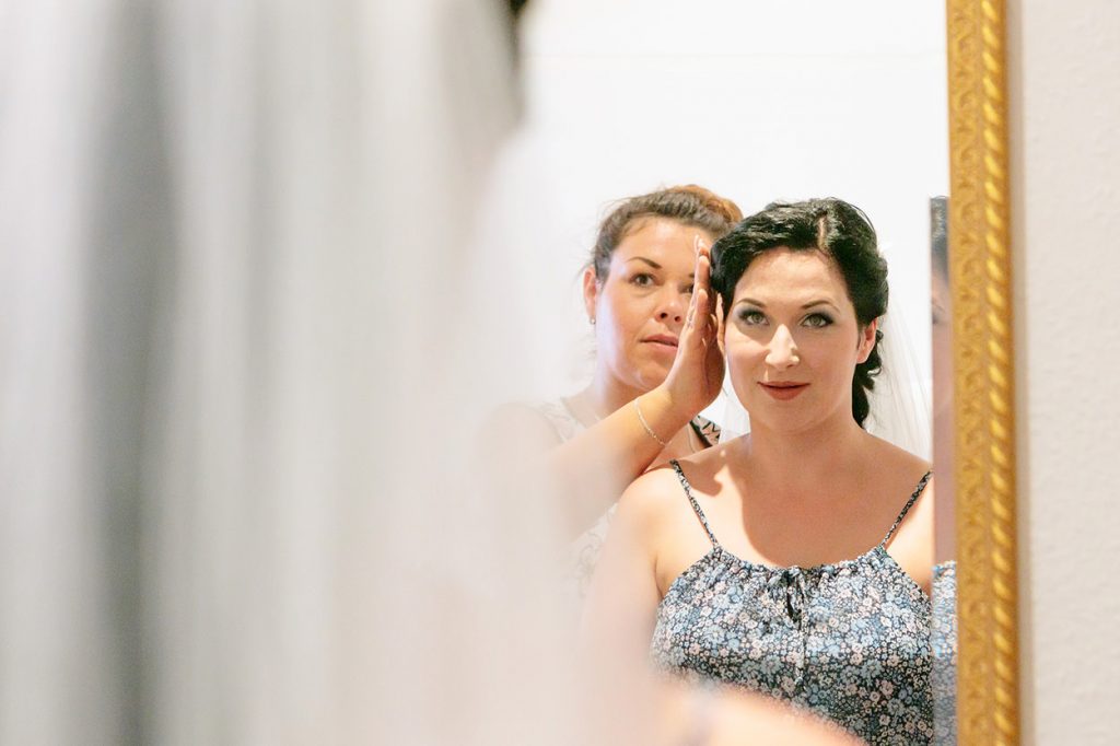 Vorbereitung der Braut am Hochzeitstag