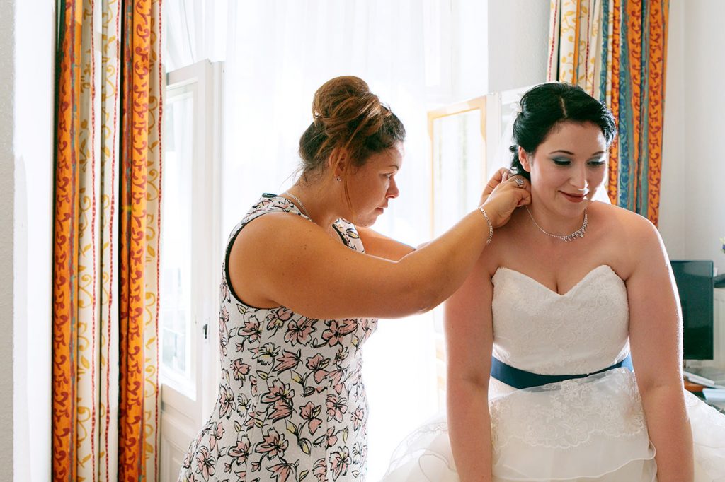 Vorbereitung der Braut am Hochzeitstag