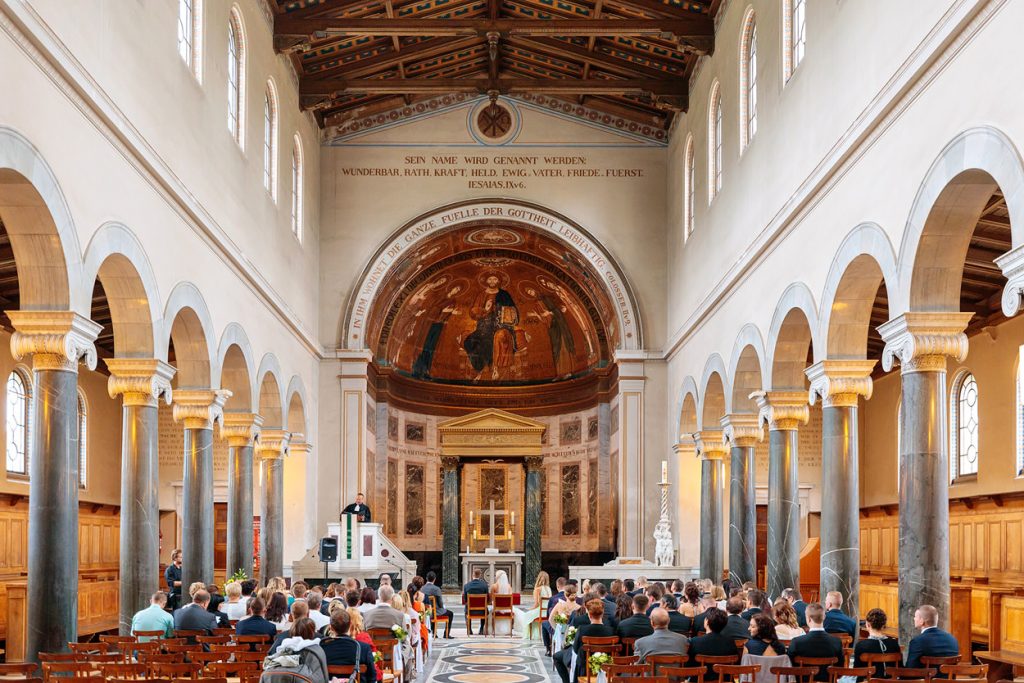 Momente während der Trauung in der Friedenskirche
