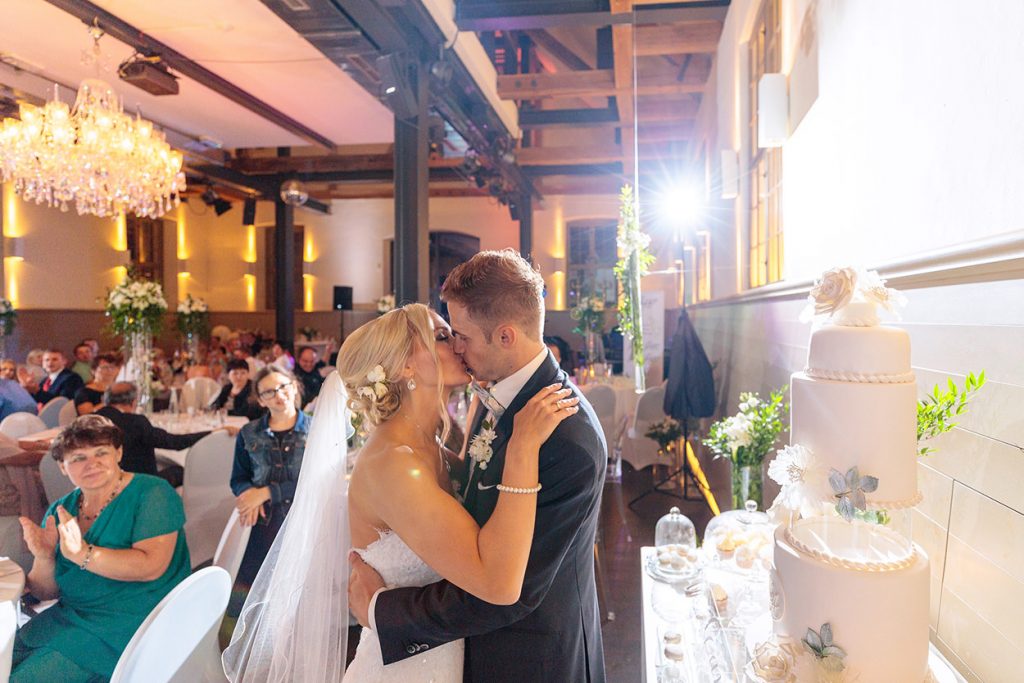 Anschnitt der Hochzeitstorte