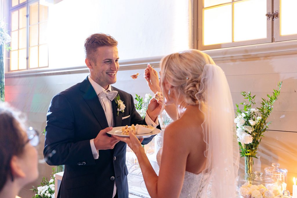 Anschnitt der Hochzeitstorte