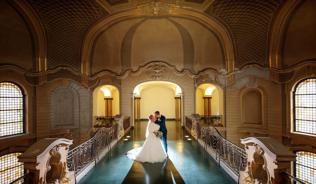 Das frisch getraute Hochzeitspaar im Rathaus Potsdam