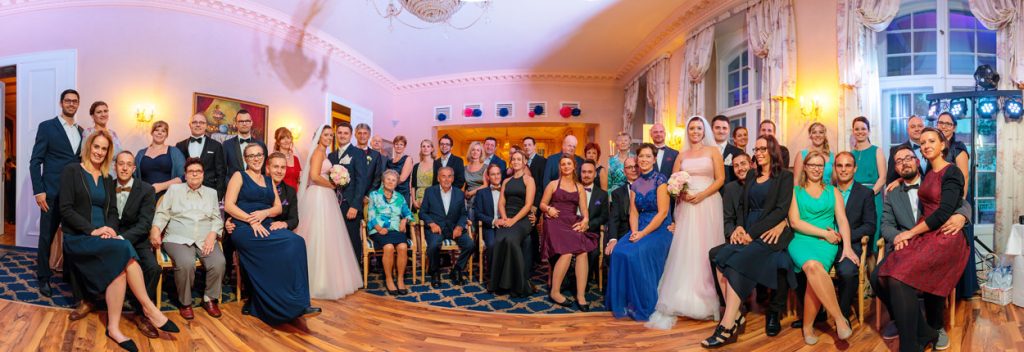 Gruppenfoto bei Hochzeiten im Oktober