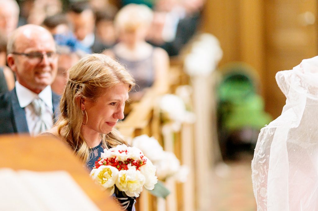 Zwei Hochzeitsfotografen bei Einzug und Trauung