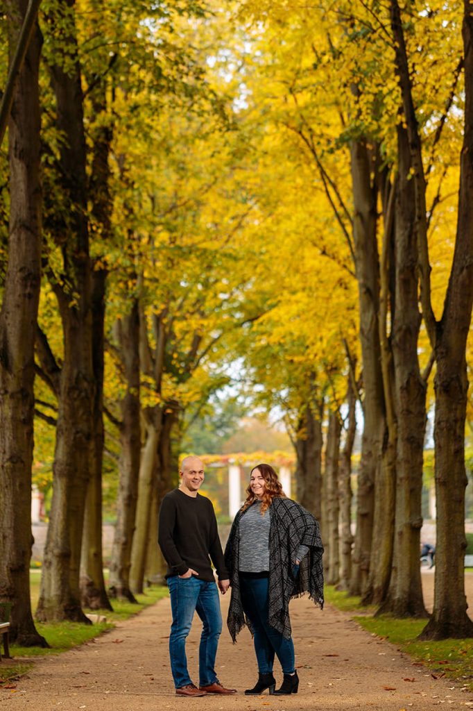 Verlobungsfotos im Herbst Park Sanssouci in unmittelbarer Nähe der Römischen Bäder Potsdam