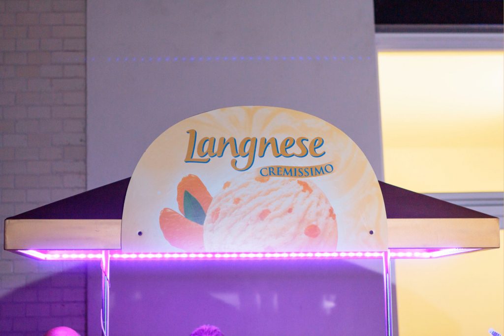 Eisbar auf einer Hochzeitsfeier