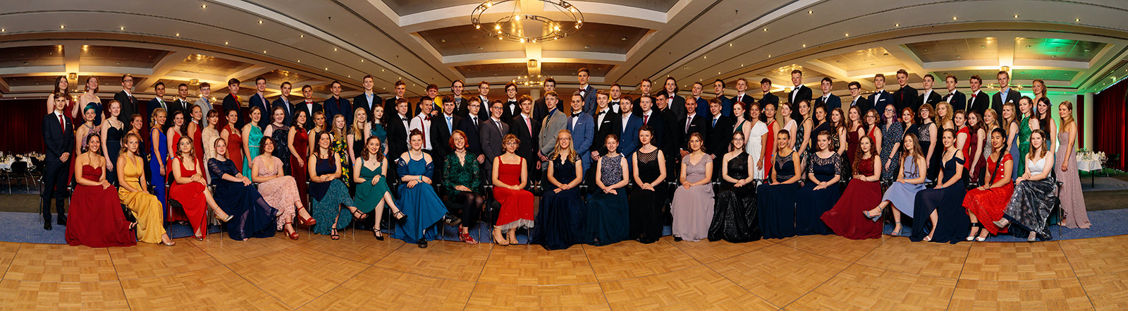 Gruppenfoto Abiball im Hotel vom Fotograf