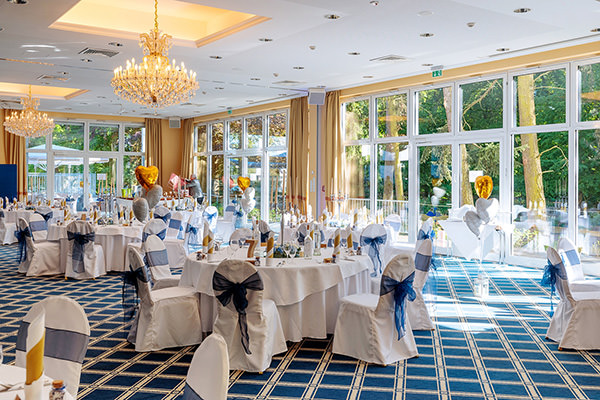 Blick in den Saal des Inselhotel als Tipp für Hochzeitslocation in Potsdam Blick in den Saal des Inselhotel als Tipp für Hochzeitslocation in Potsdam