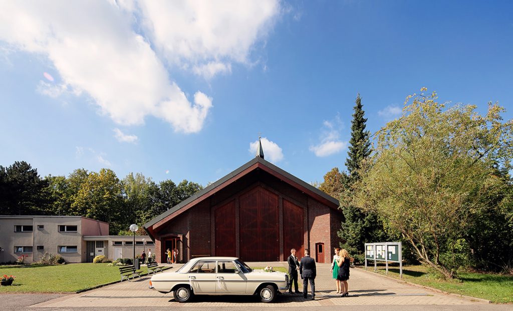 Ankunft der Braut vor der Kirche Bruder Klaus