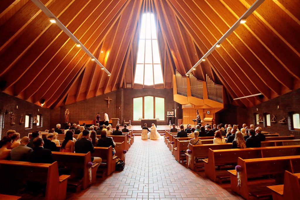 Hochzeitsfotos in der Kirche Bruder Klaus Berlin Britz