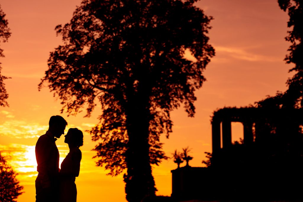 Brautpaar im Sonnenuntergang Berlin Wannsee, fotografiert vom Hochzeitsfotograf