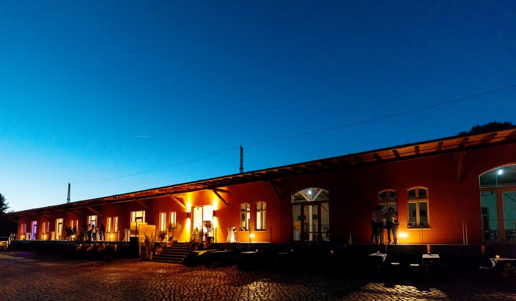 Das BlauArt Tagungshaus zur Blauen Stunde in Potsdam