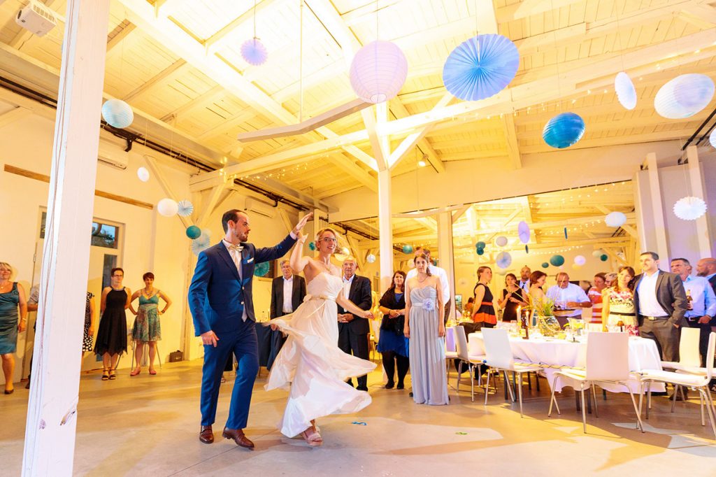 Der Hochzeitstanz des Brautpaares im BlauArt Tagungshaus Potsdam