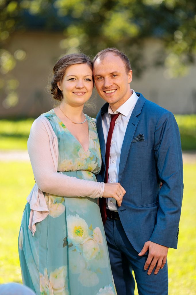 Foto von Hochzeitsgästen nach einer Trauung Fotos von den Hochzeitsgästen während der Hochzeitsfeier auf dem Landgut Stober