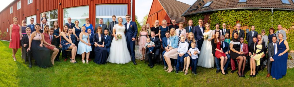 Das Panoramagruppenfoto im Garten der Alten Schmiede