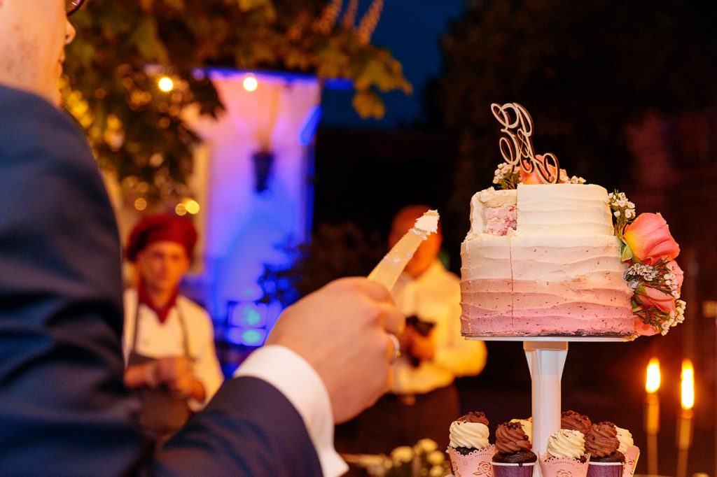 Anschnitt der Hochzeitstorte