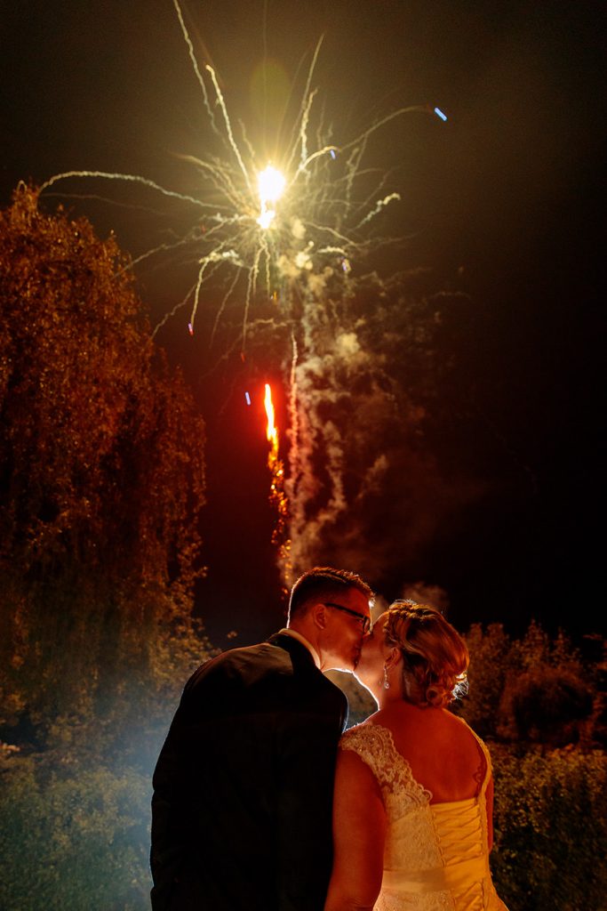 Und dann gibt es auch noch einen Kuss beim Feuerwerk