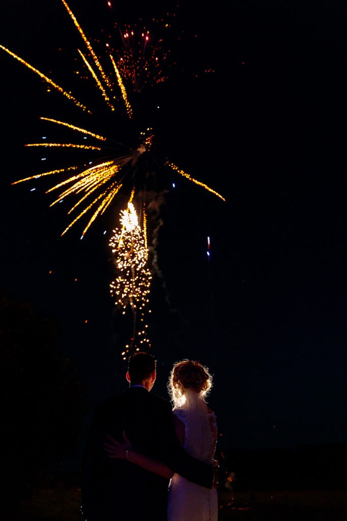 EinNatürlich durfte bei dieser Märchenhochzeit ein Feuerwerk nicht fehlen.
