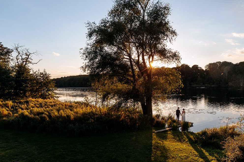 Brautpaar am Groß Behnitzer See im Sonnenuntergang