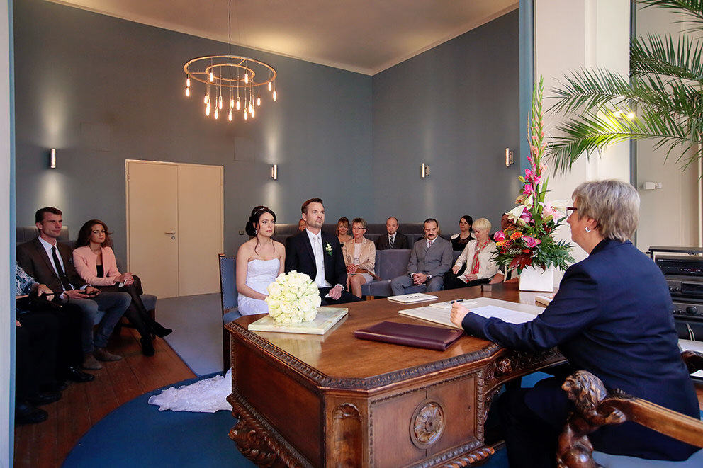 Das Brautpaar während der Trauung im Rathaus Potsdam