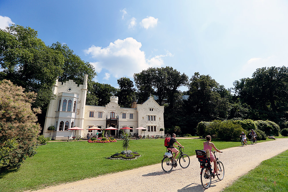Die Hochzeitsfeier fand im kleinen Schloss Babelsberg im Park Babelsberg statt