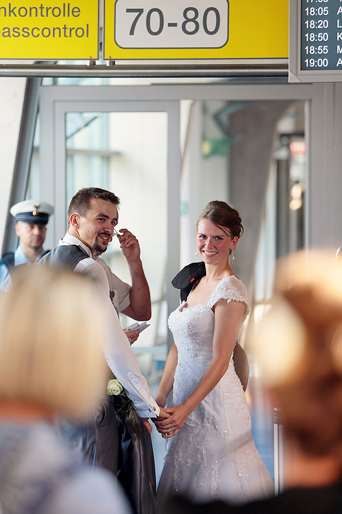 Im Brautkleid nach Paris fliegen. Unglaublich!
