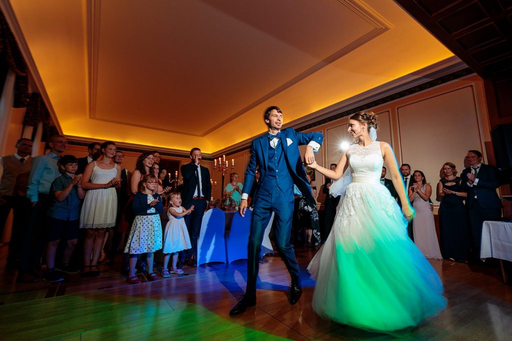 Der Hochzeitstanz des Brautpaares auf dem Landgut Gühlen bei Neuruppin