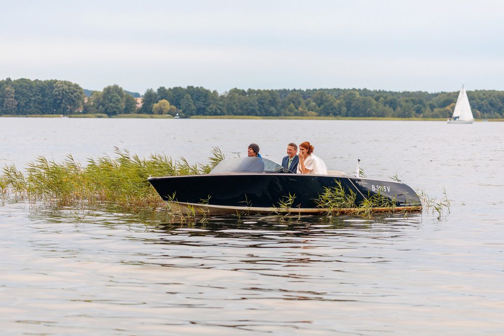 Ankunft der Braut mit dem Boot