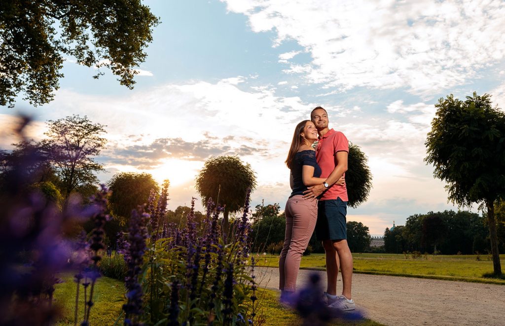 Verlobungsfotos im Park Sanssouci bei Sonnenuntergang