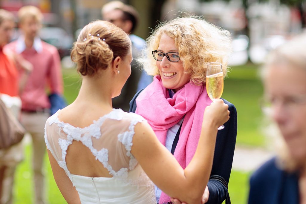 Die Gratulation des Brautpaares ist immer höchst emotional