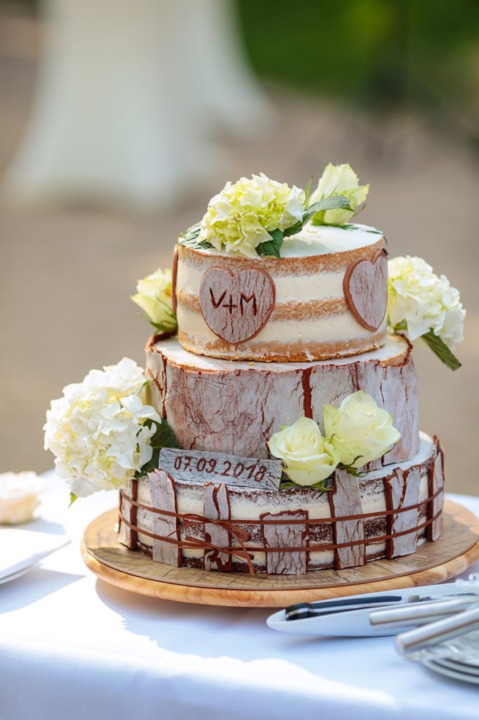 Die Hochzeitstorte wurde als besonderes Geschenk von der Trauzeugin gebacken