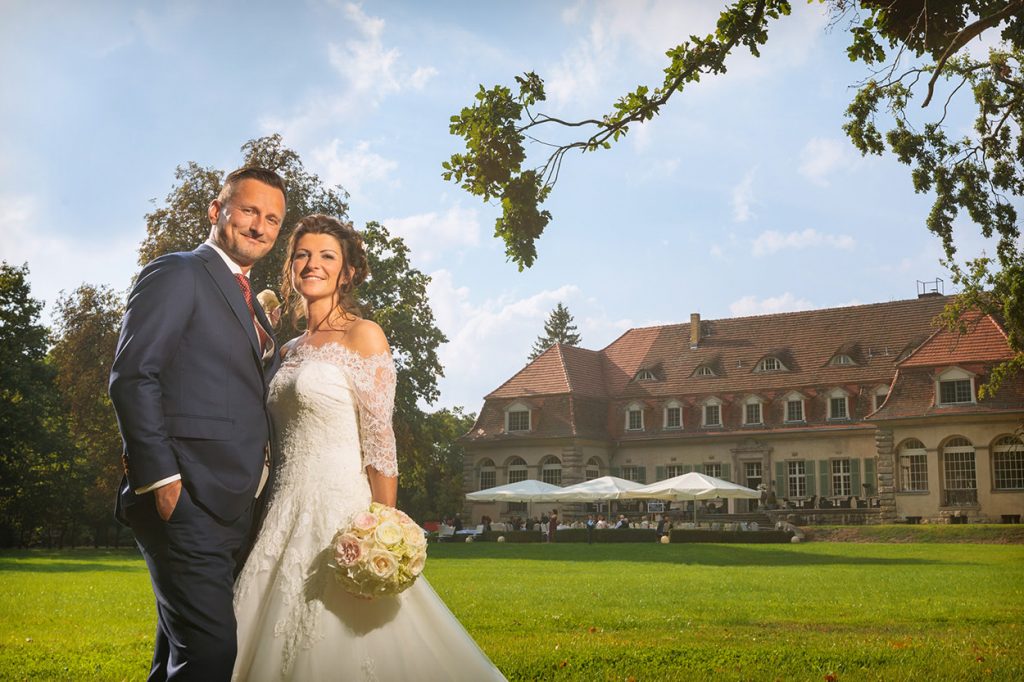 Hochzeitsfotos im Park von Schloss Kartzow Potsdam
