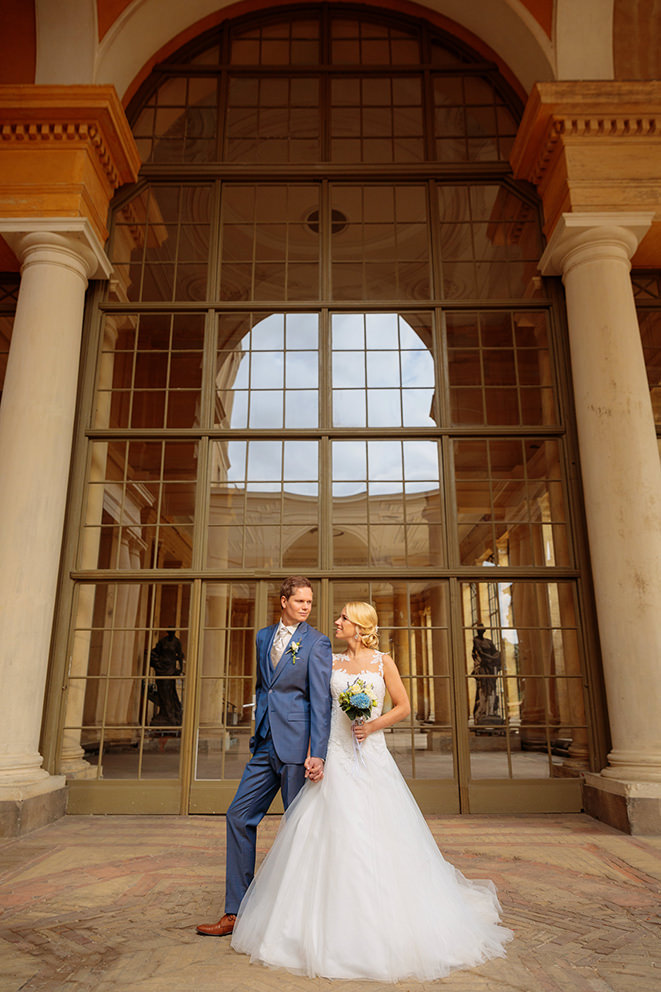 Brautpaar vor der Orangerie in Potsdam
