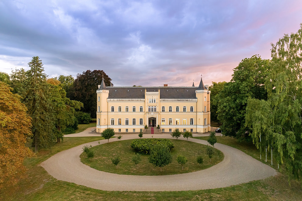 Fliegen für Drohnenfoto in Uckermark Schloss Kroechlendorff