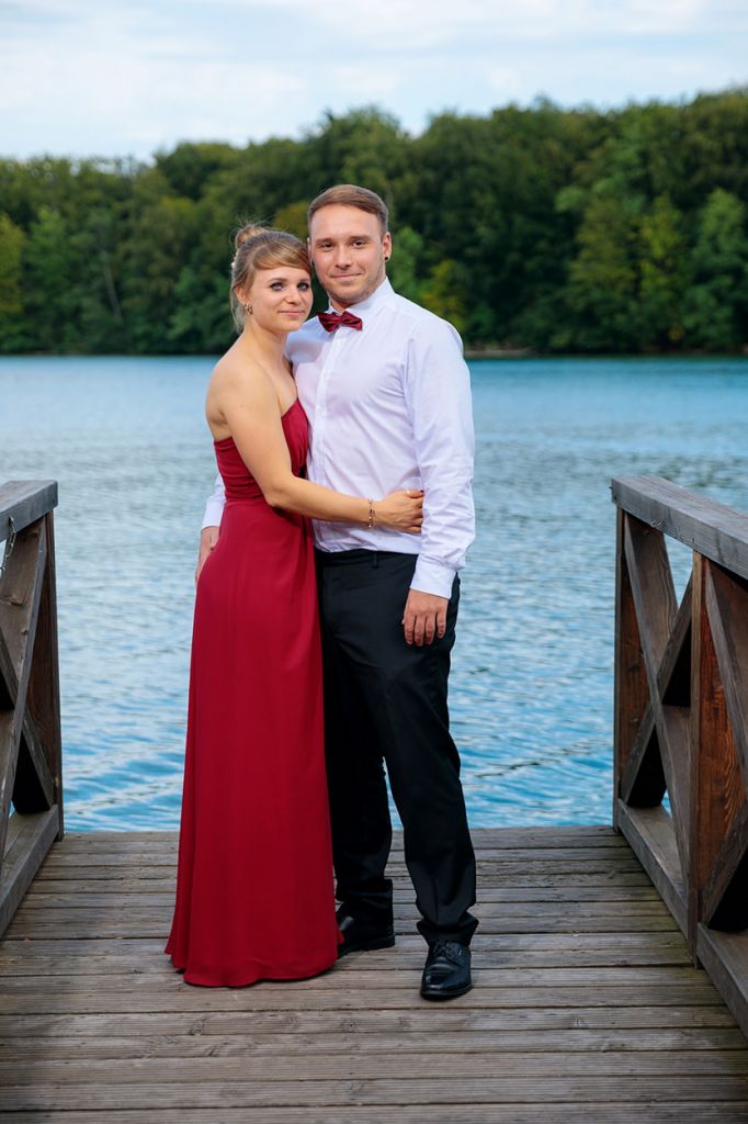 Familienbilder am Nachmittag am Wasser