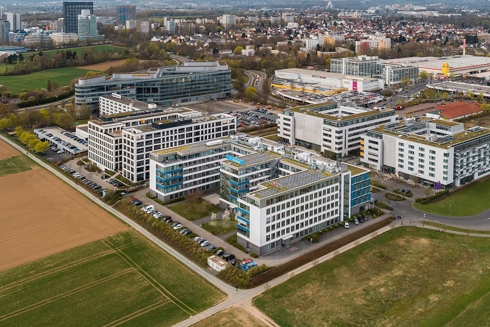 Luftaufnahmen von Gewerbeimmobilien Drohnenfoto in Eschheim von Fotograf mit Multikopter