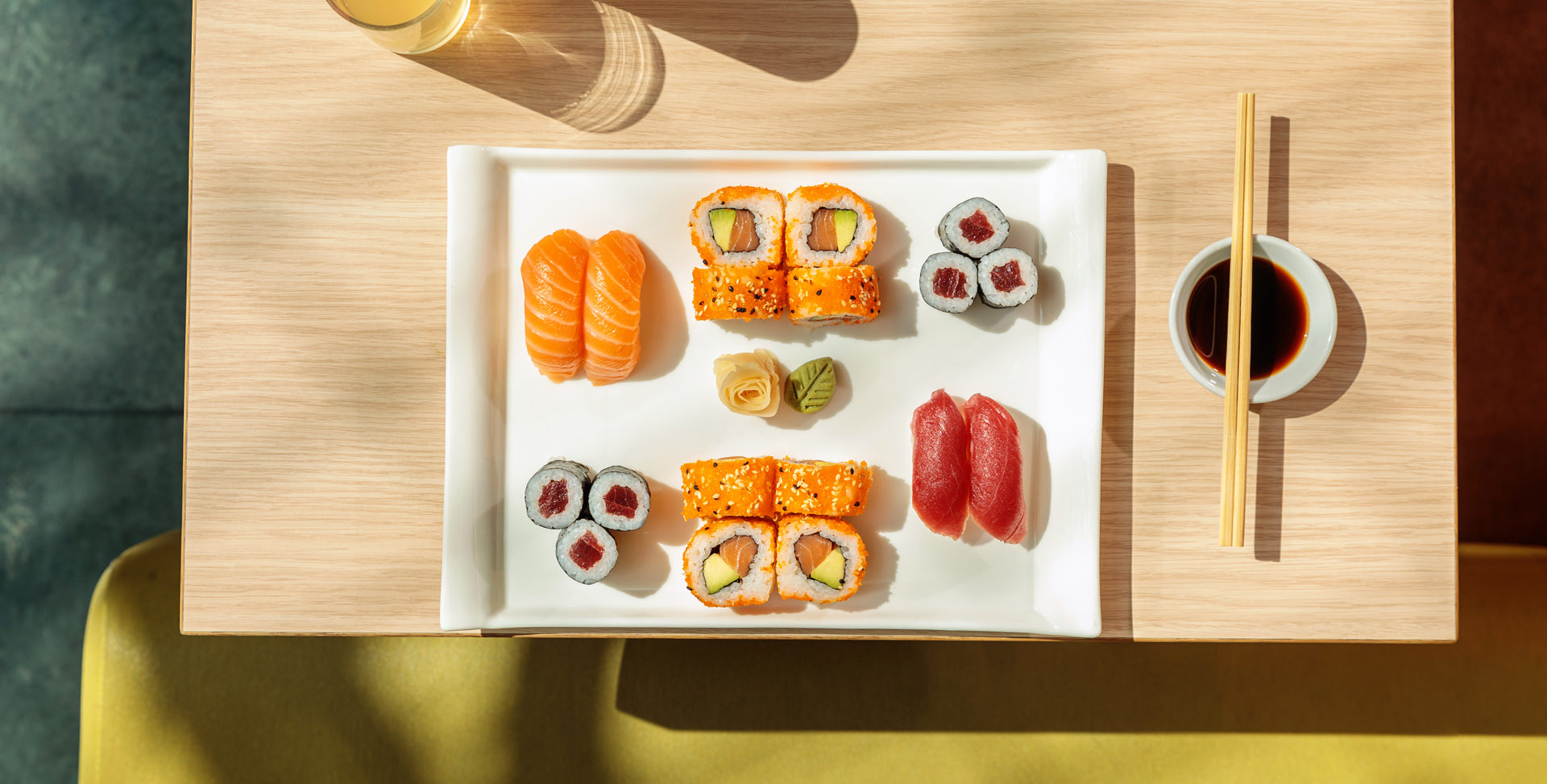 Sushi Teller auf Foodfoto in Shopping-Center