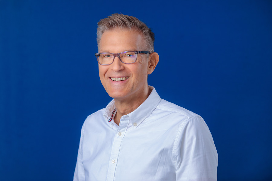 Businessportraits müssen nicht immer vor einem weißen Hintergrund stattfinden