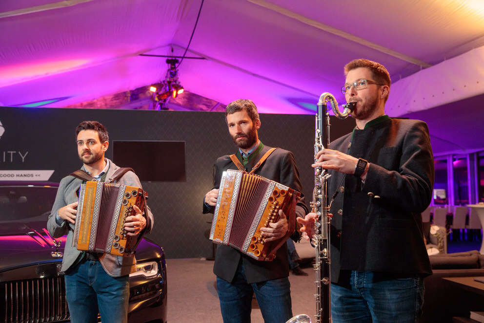 Band spielt beim 18. Bendura Bank Snow Polo World Cup 2020 Kitzbühel