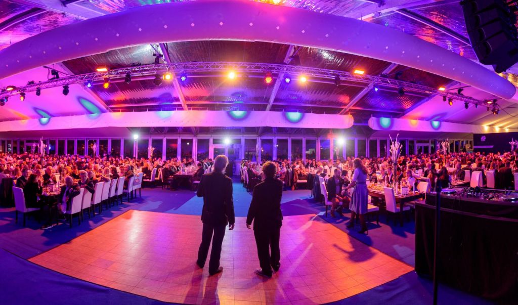 Blick ins Festzelt bei Snow Polo World Cup Kitzbühel Gala