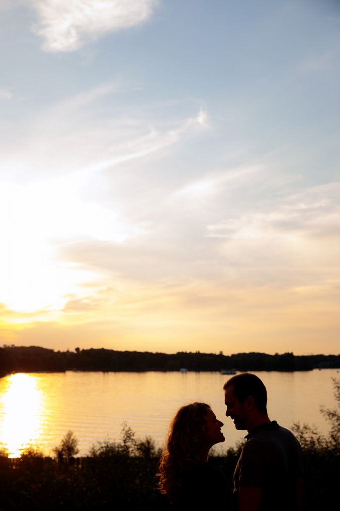 Babybauchshooting im Schlosspark Glienicke zum Sonnenuntergang