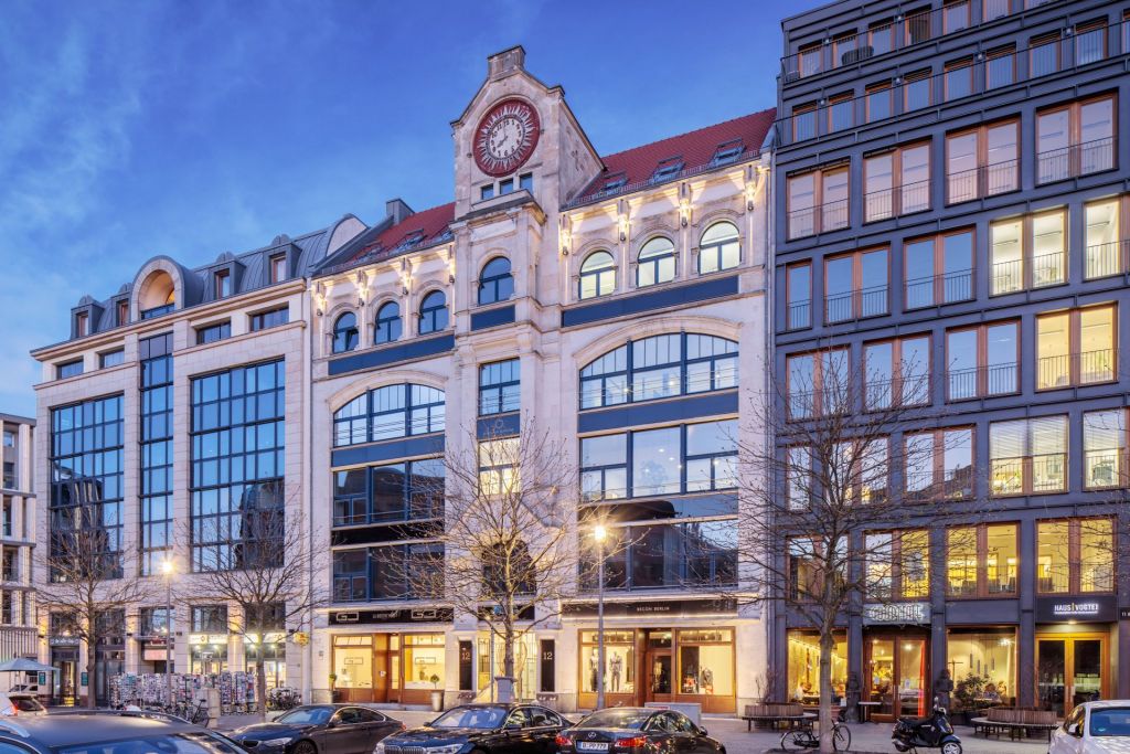 Foto von einem Haus in Berlin zur Blauen Stunde