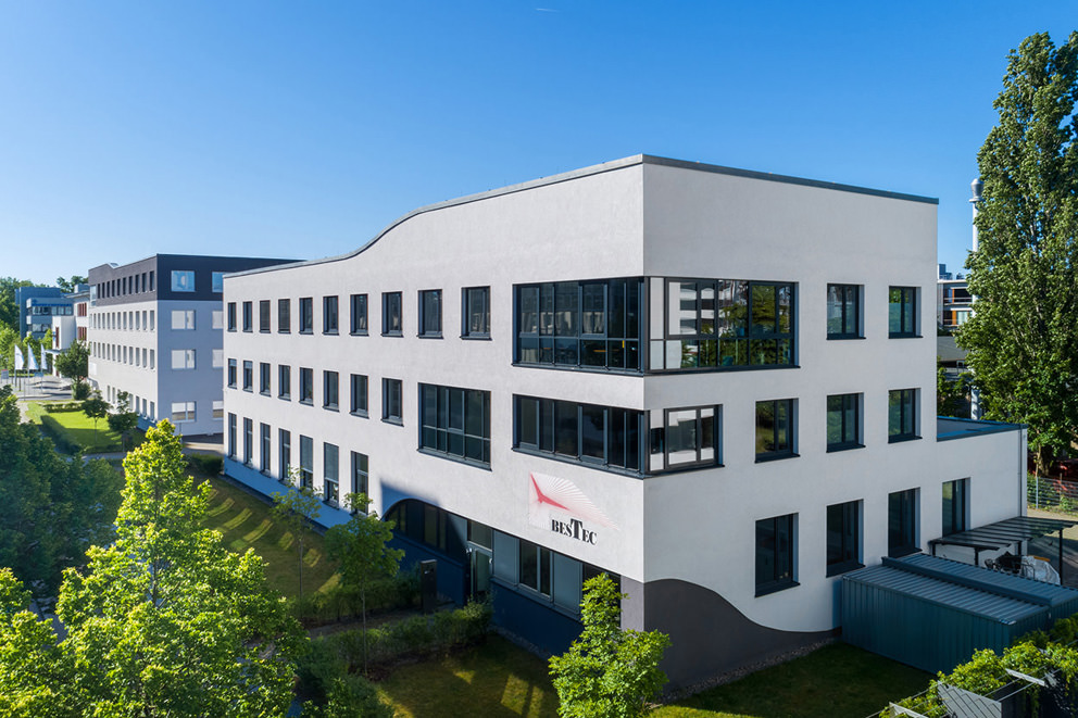 Luftaufnahme einer Gewerbeimmobilie in Berlin Adlershof