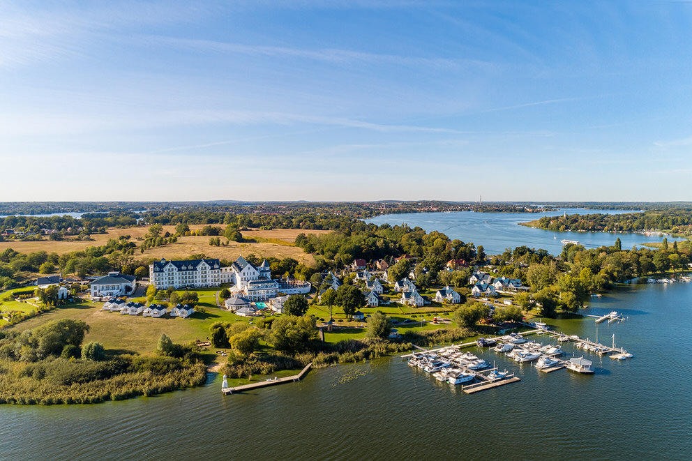 Tourismusaufnahmen vom Resort Schwielowsee entlang der Havel in Brandenburg mit einer Drohne Tourismusaufnahmen vom Resort Schwielowsee entlang der Havel in Brandenburg mit einer Drohne